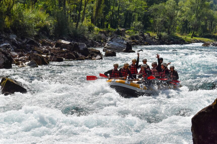 CALL-Autorin Clara Lou Kindel beim Rafting auf dem Fluss Tara in die längste Schlucht Europas (Foto: Daria Kuzishcheva)