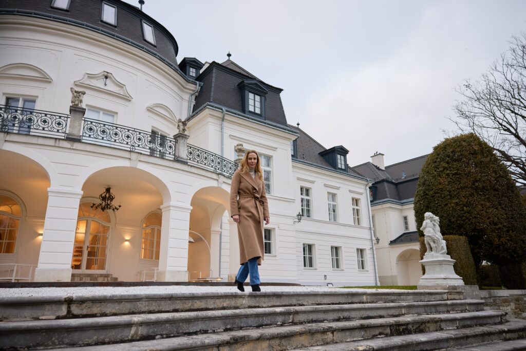 Schloss Neuwaldegg in Wien hat über 1.000 Quadratmeter Wohnfläche und einen Park im englischen Stil (Foto: CALL Magazine/Celin May)