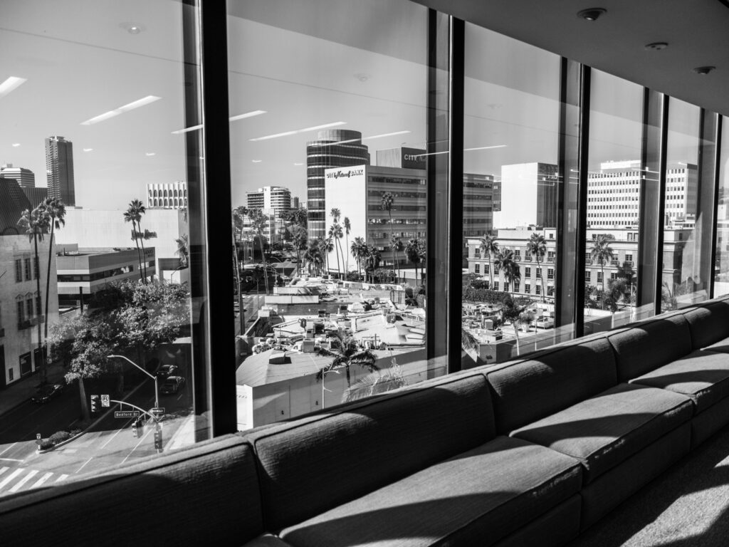 Blick aus seiner Kanzlei auf Beverly Hills (Foto: CALL Magazine/Rainer Hosch)